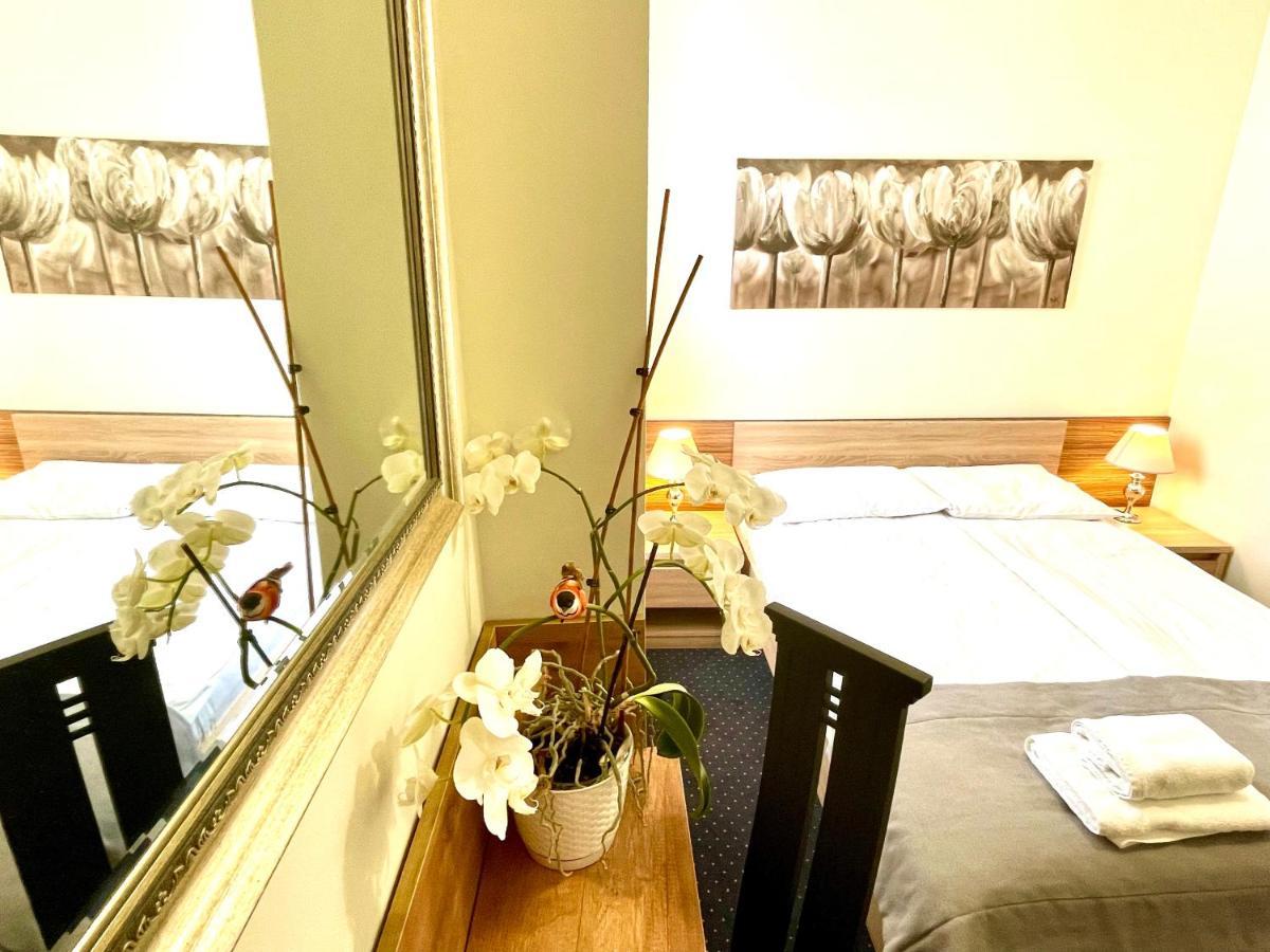 Hotel Seven 7 กาลิช ภายนอก รูปภาพ