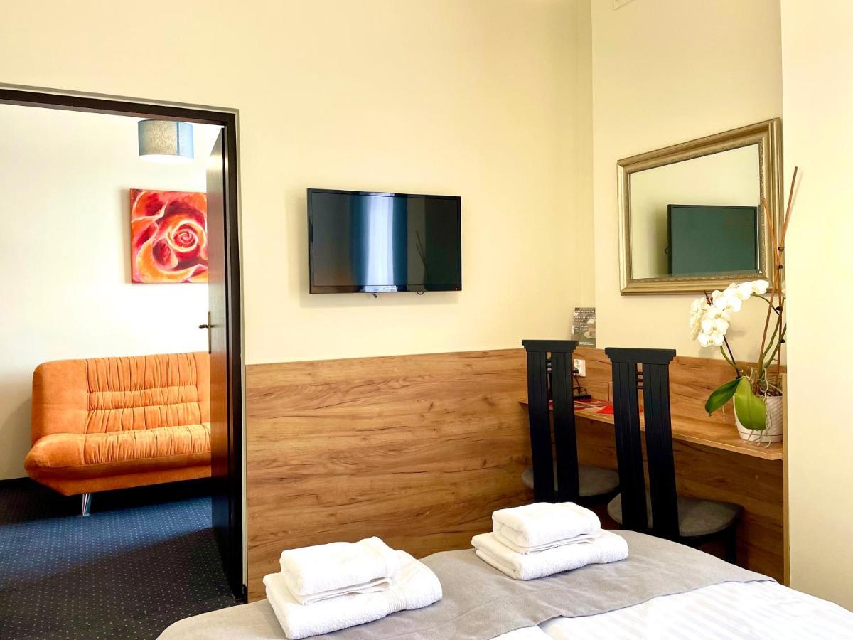 Hotel Seven 7 กาลิช ภายนอก รูปภาพ