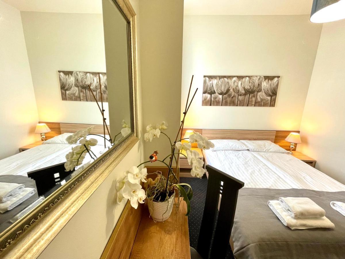 Hotel Seven 7 กาลิช ภายนอก รูปภาพ