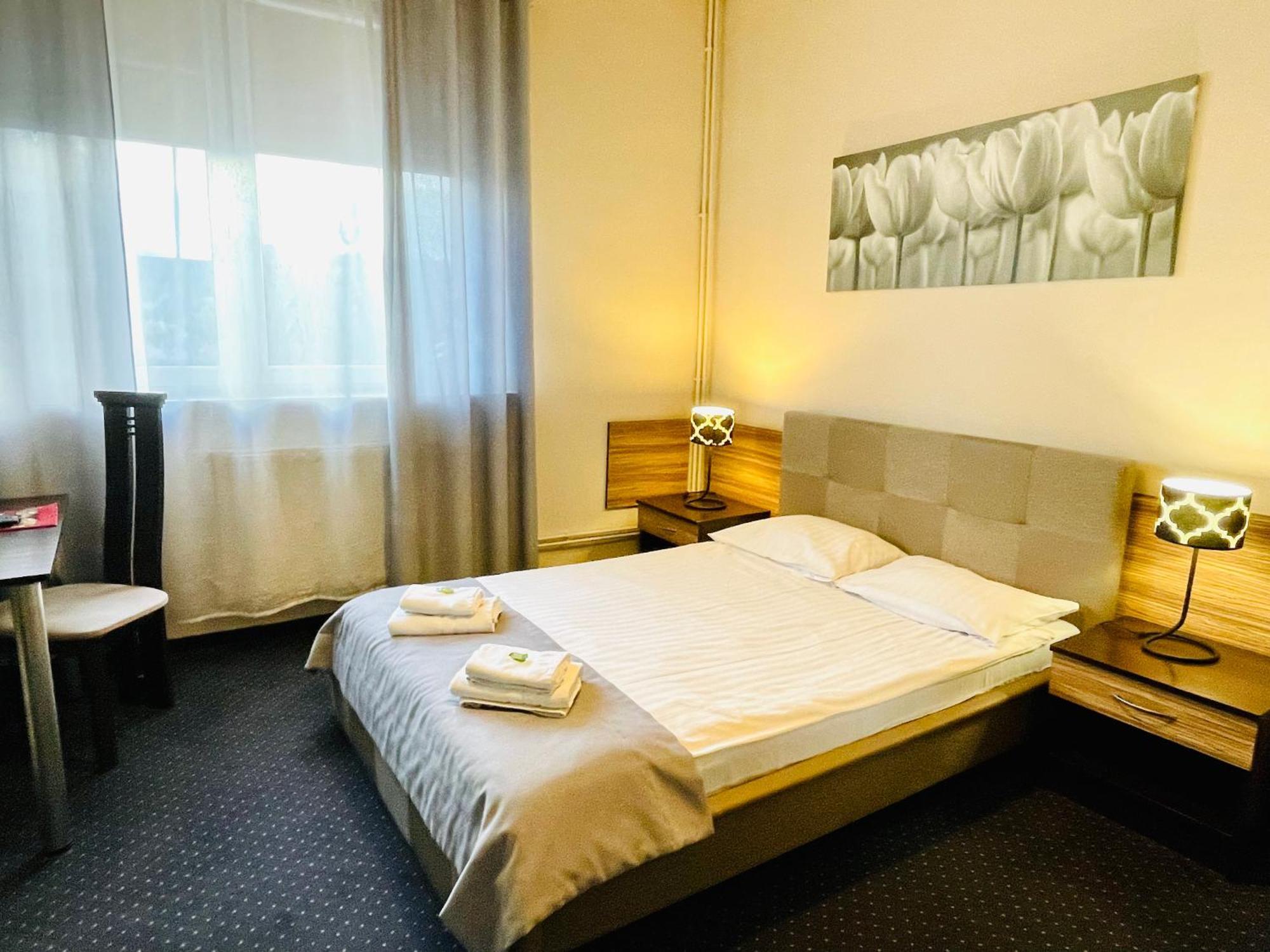 Hotel Seven 7 กาลิช ภายนอก รูปภาพ