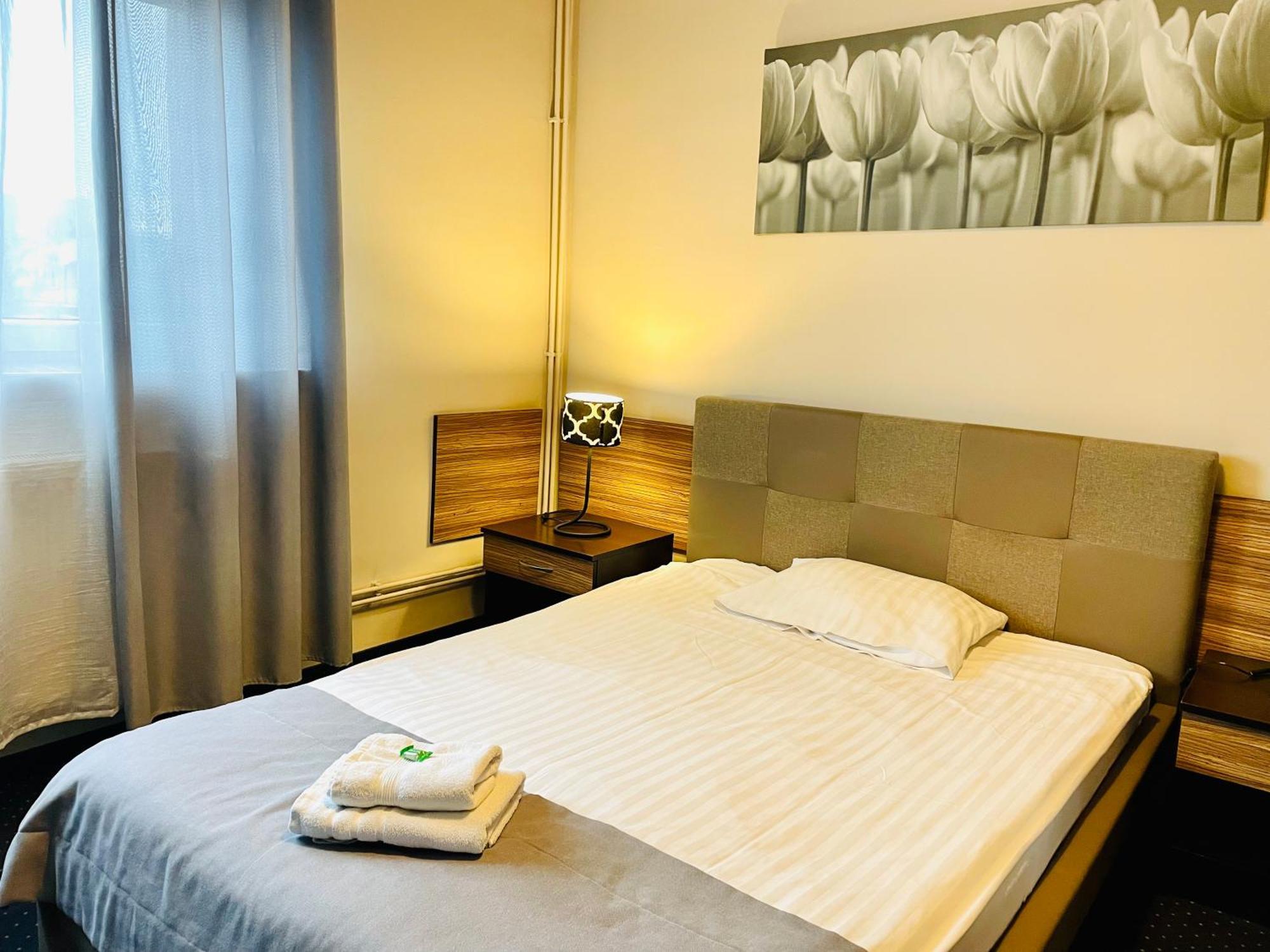 Hotel Seven 7 กาลิช ภายนอก รูปภาพ