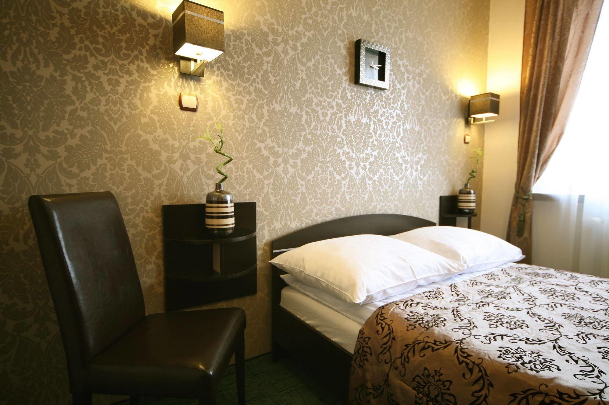 Hotel Seven 7 กาลิช ภายนอก รูปภาพ