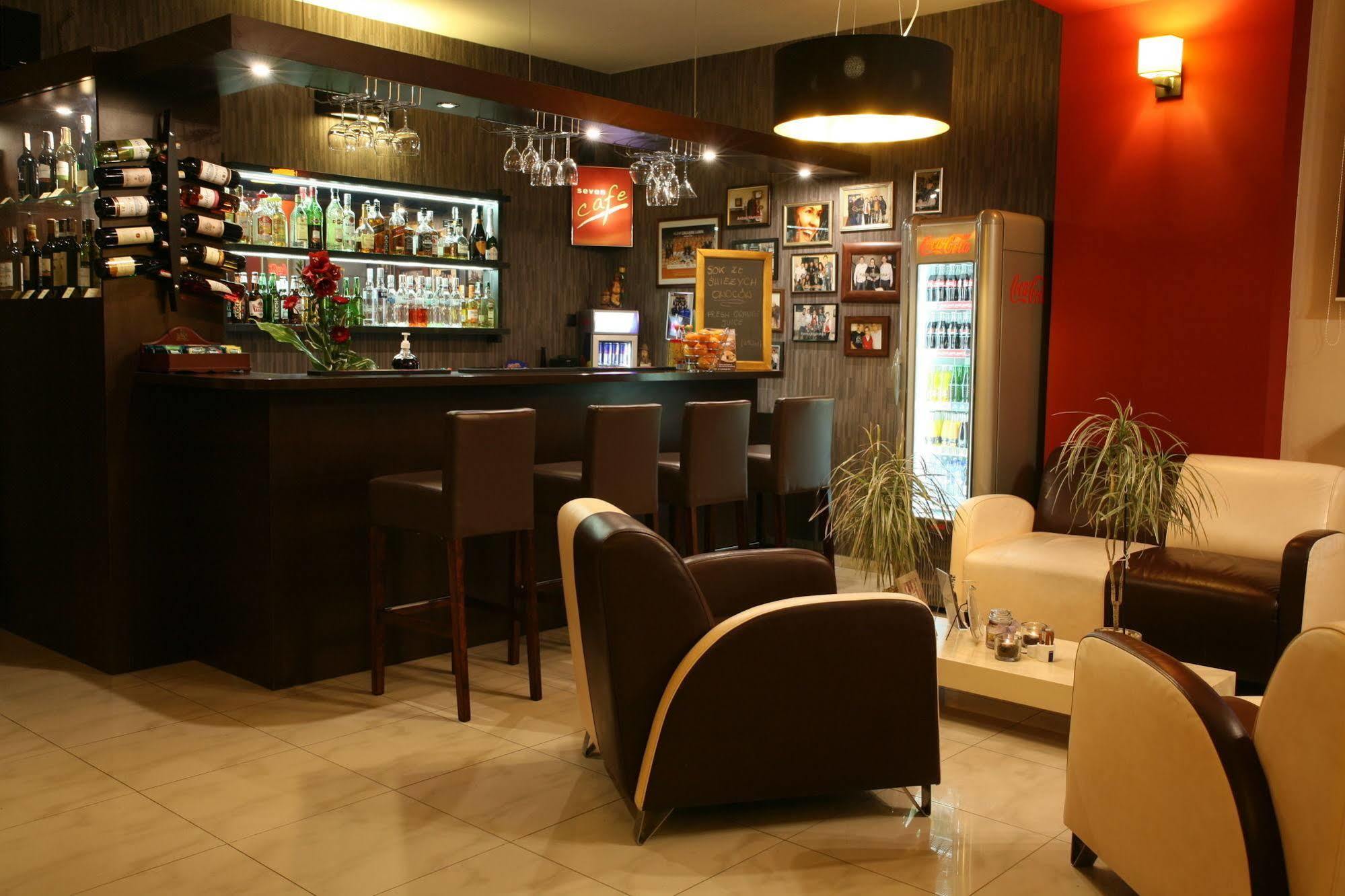 Hotel Seven 7 กาลิช ภายนอก รูปภาพ