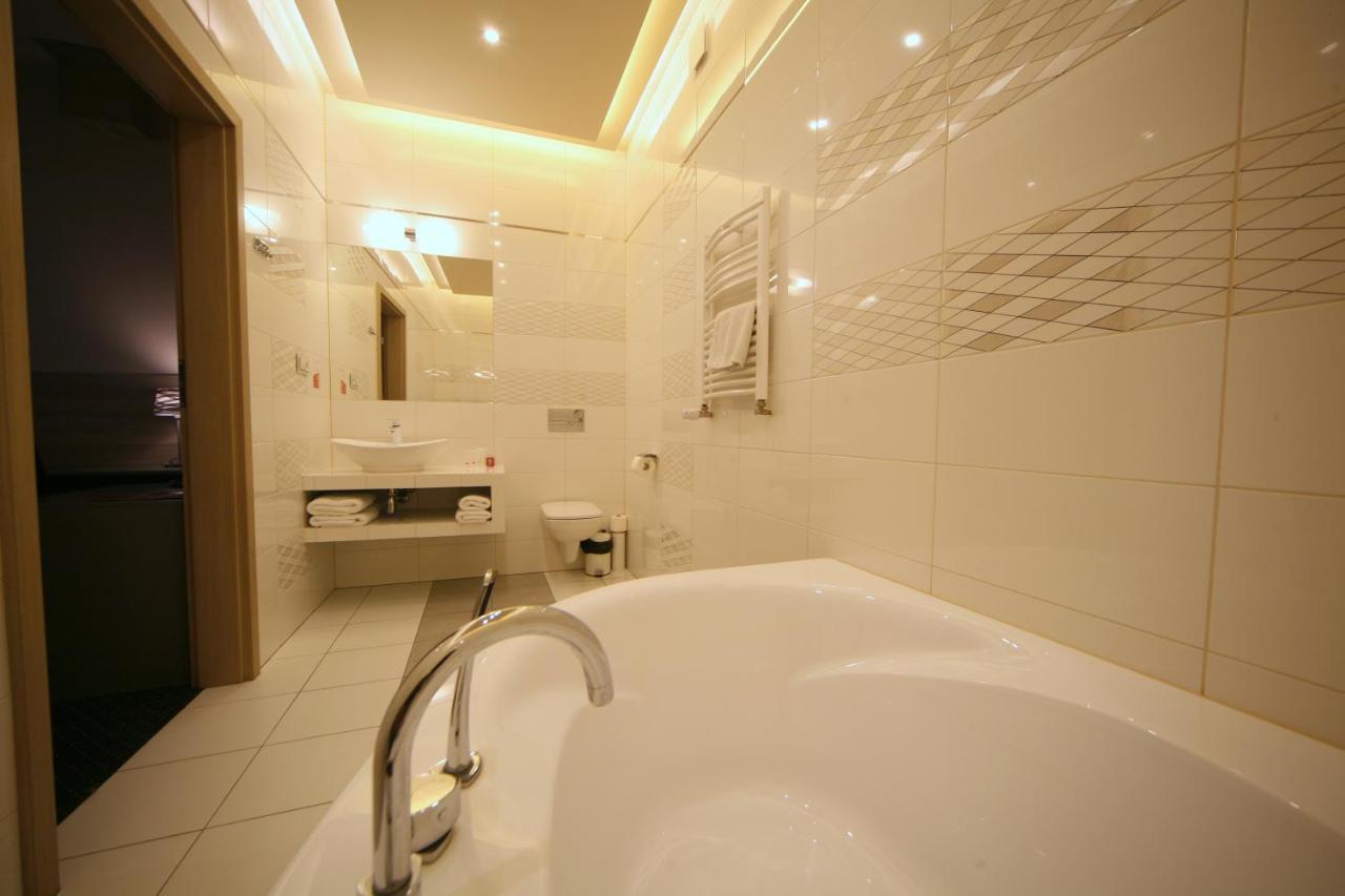 Hotel Seven 7 กาลิช ภายนอก รูปภาพ
